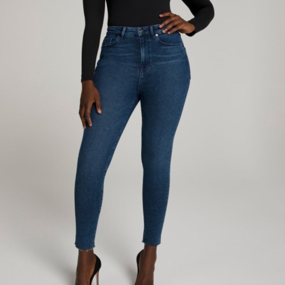 NWOT Good American GOOD WAIST CROP Sz 2
Retail PRICE: $155.00
